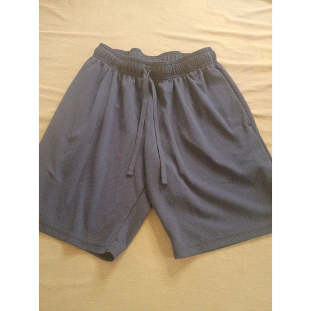 Men shorts - Picture 2 of 3
